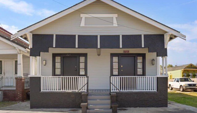 2BR Steps to Music + Food | Pet Friendly