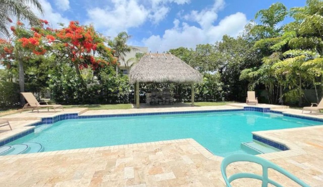 3/3 Duplex for 6+Shared Heated Pool, Tiki Bar BBQ