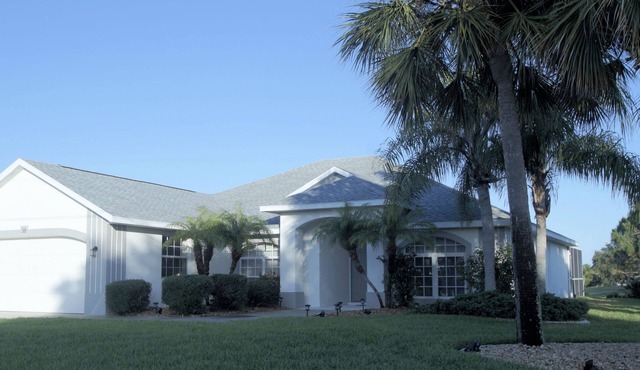 3 bed/3 bath with Stunning Lakeview from private pool