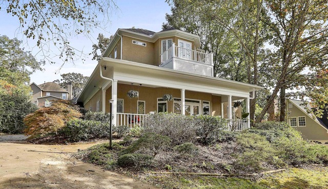 3 Bedroom 2 Bath Cozy & Private Home in Beautiful Peachtree City
