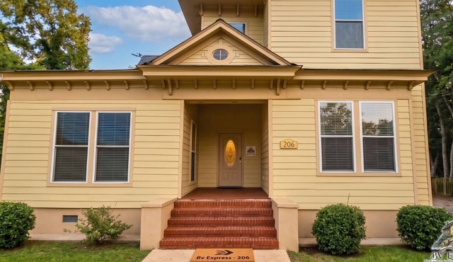 3-bedroom apartment in pleasant Buena Vista with AC