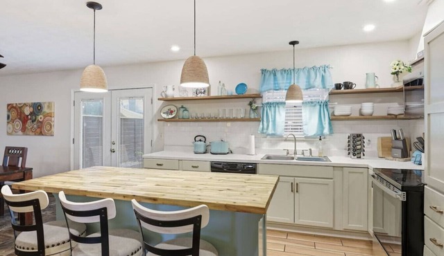 3 Bedroom House - Amazing Location, Pet Friendly!