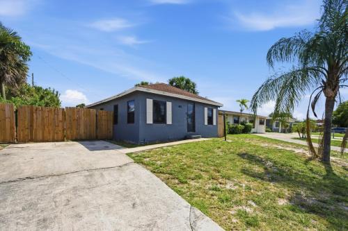 3 bedrooms 1 bathroom Entire Beach Side House