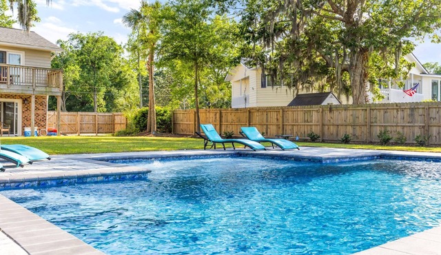 3 Level Home on Waterway w/Heated Pool & Hot tub