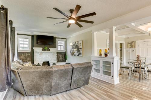 3 Mi to Dtwn: Memphis Family Home