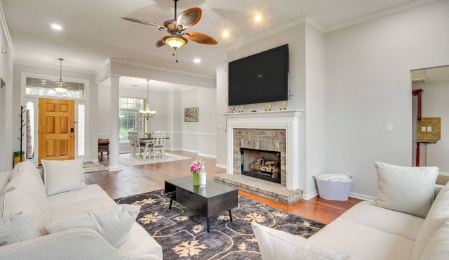 3 Mi to Oglethorpe Mall: Home w/Fenced Yard!
