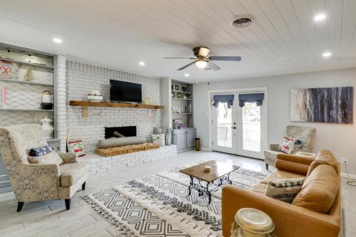 3 Mi to Saracen Landing! Family Getaway w/Deck
