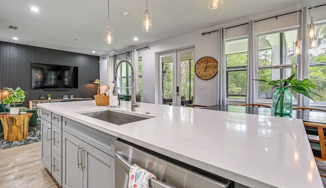 3 Mi to Usf: Dog-friendly Home w/Large Yard
