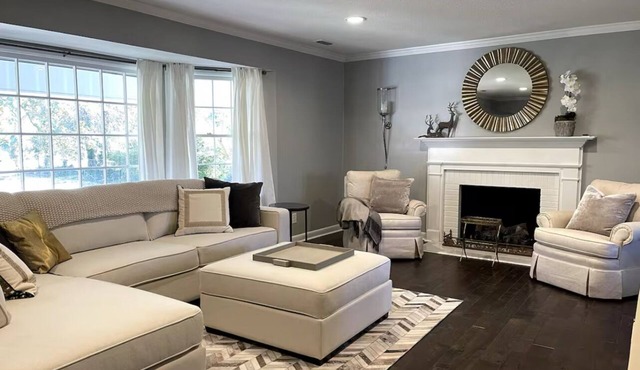 3 miles from Wake Forest University House/Winston-Salem-sleeps 12