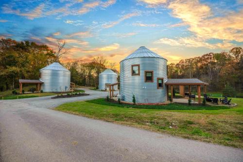 3 Silos Sleeps 12 - Chattanooga - Hot Tubs