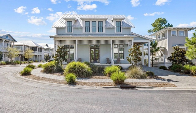 30A Aqua Vista by AvantStay | Golf Cart Included, Pool Acess, Walk to Beach