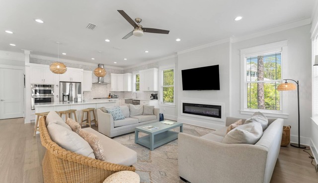 30A Seacrest – Beach, Pool, Free Golf, Pet Friendly, Sleeps 21, 4 Bikes