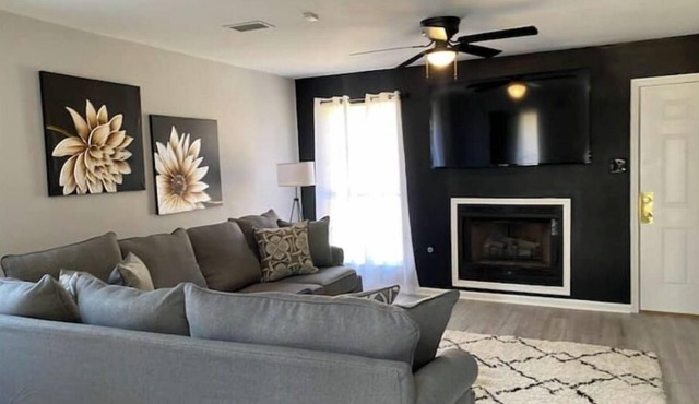 3BR, 2Ba, 2 lvl, Simmons Arena 10 min, hospitals, park, golf course, baseball