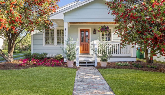 3BR/2BA Bottlebrush on Bowen - PERFECT location Ocean Springs. Walk to downtown!