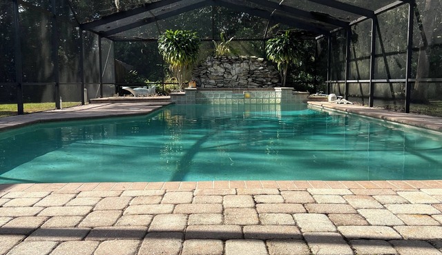 4 Bedrooms, 3 Bath, sleeps 8, Pool, Access to Lake, Kayaks, & Fishing