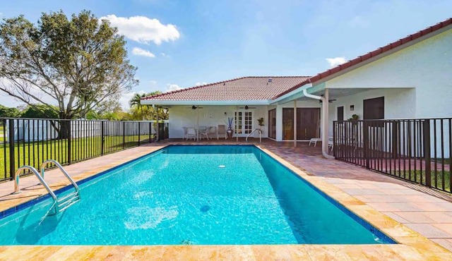 4 BR 3.5 w/pool. Near Delray Beach and Wellington