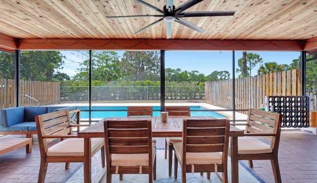 4 BR Luxurious Equestrian Pool Home on 2 Acres