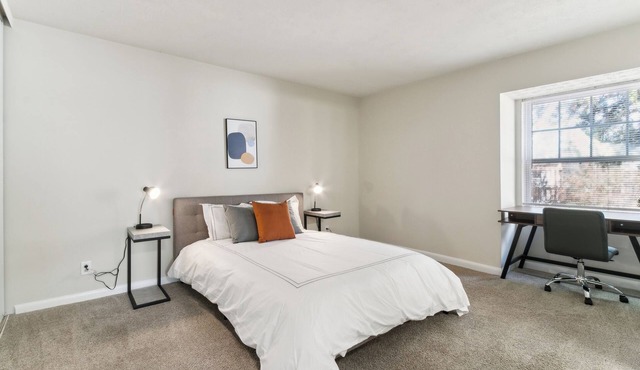 400 winchester 2 Bed 2 Bath Apartment