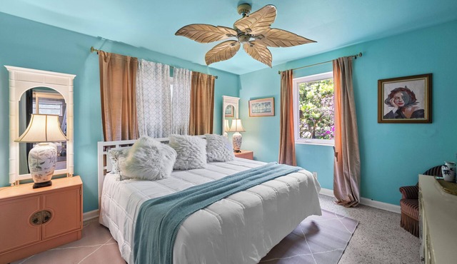 4BR Beach House Retreat Near West Palm Beach Downtown & Airport, w/BBQ & Games!