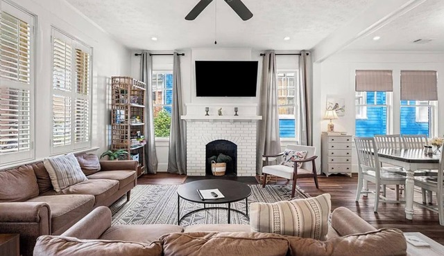 4BR Bungalow in the Heart of Uptown, Pet-Friendly