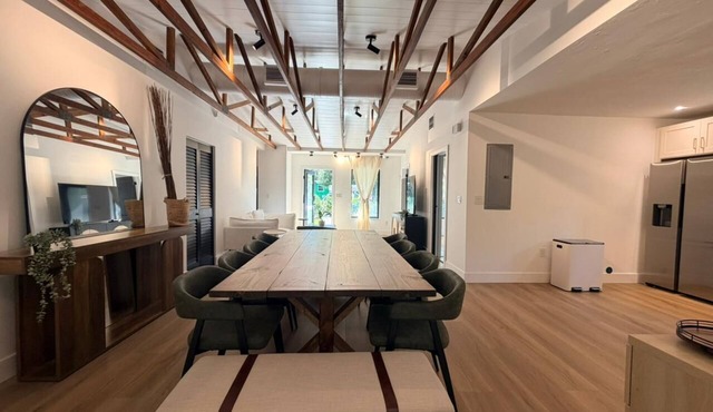 4BR Home 14 Guests Miami Near Design District & Wynwood Yard & Fire Pit