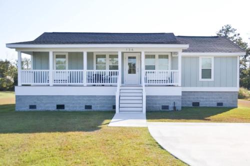 4BR Soundfront cottage Private Dock Fishing