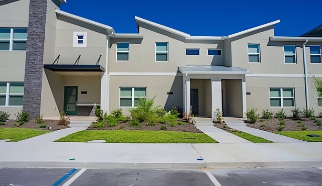 4BR Storey Lake Townhome, Heated Pool