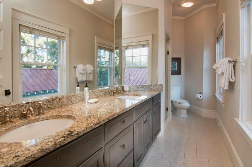 5 Bedroom Wilson Village Home 33