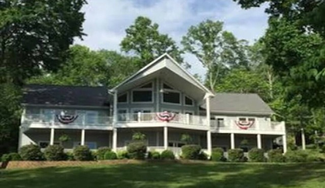 5 BR 4.5 BA with a Stunning Lake View and Boat Slip