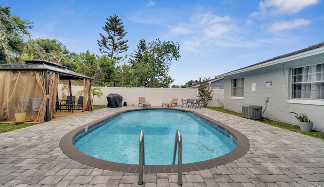 5BR Home w/Pool & Big Yard Near Universal Studios