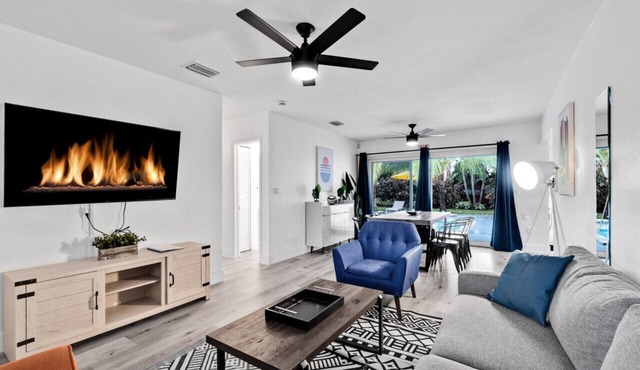 6 Bedroom Hollywood Pool Home Oasis
