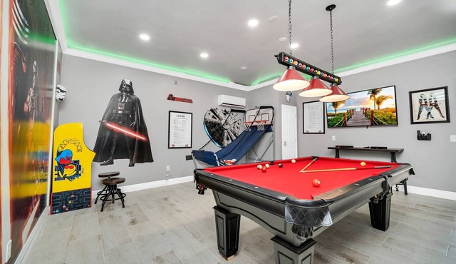 6 Bedroom Themed Villa Near Disney World with private Pool & Spot, Game Room
