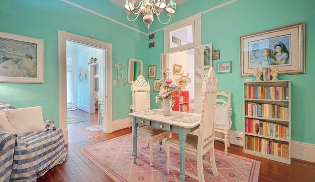 6 BR/3BA Beautiful, Historic, Charming, Streetcar, French Quarter, Sleeps 14!