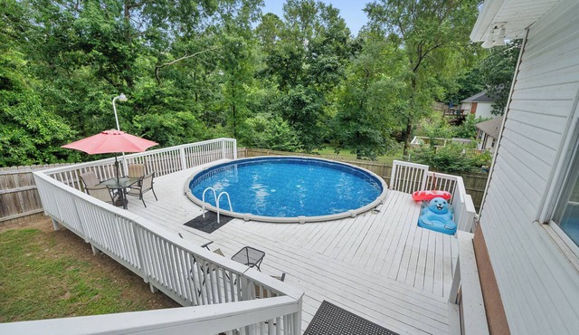 7 BDR w/Hot Tub and Games - Discounted Stay Available for 4th as Pool Liner gets Replaced