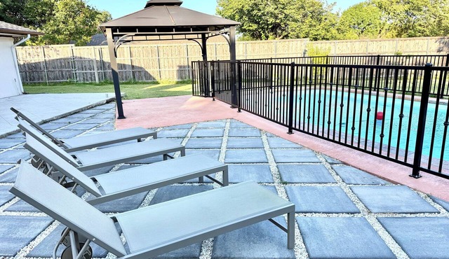7-bedroom huge house with pool, mini golf course, pickleball court & pool table.