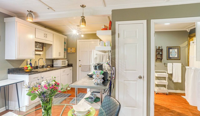 7 Mi to Elvis Presley Birthplace: Studio Retreat!