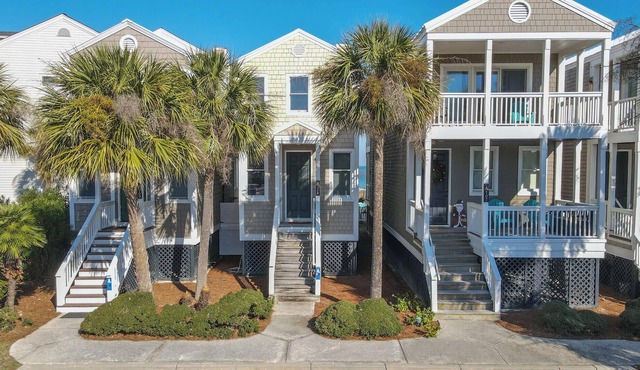 708 Ocean Cottage - One Bedroom House is located in Fripp Island