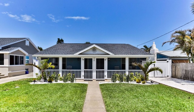 A 2/1 NSB beachside pool home, steps to Flagler Ave - pets welcome!