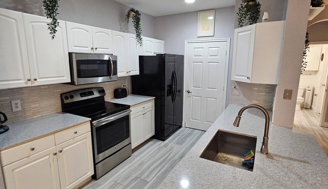 A beautiful Fully furnished 2 bedroom condo in the heart of downtown Orlando!