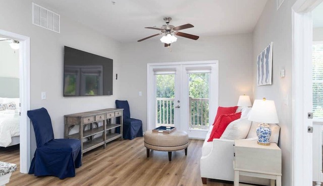 A New Luxury Oxford Condo Close to Everything!