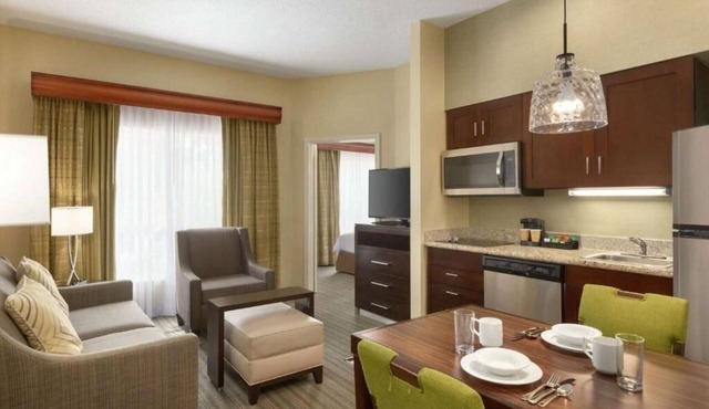 A Place to Unwind, Unplug, and Recharge! Full Kitchen, Free Breakfast, Pool!