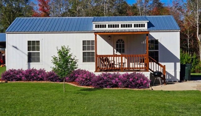 A Serene Country Home with Deck, Grill, Trailer Parking, 14 miles to Ft Benning