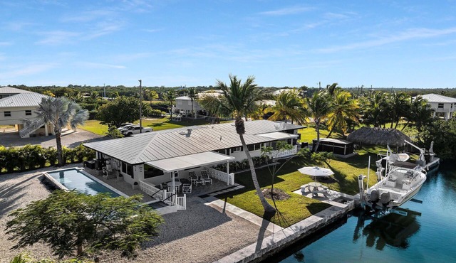 A Serene Florida Escape in Big Pine Key 3 bed 2 bath house, pool, dock, sleep 6