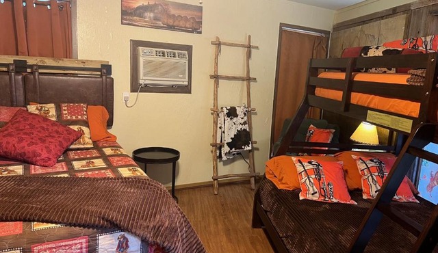Acorn Hideaways Canton Old Western Ranch Hands' Suite