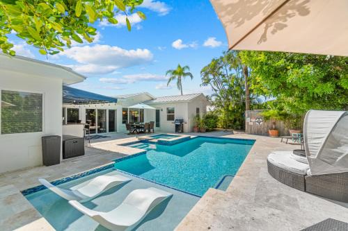 Across from Beach- 3 Master Suites, Heated Pool & Spa, Tanning Ledge, Golden Tee - by Maven Vacation Rentals