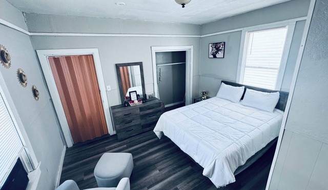 Adorable 2-bedroom house with AC in charming Monroe
