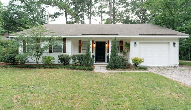 Adorable & Quiet -Under 15 min to Downtown & Beach