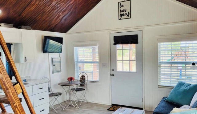 Adorable tiny house (with loft!) near Potosi Live in Abilene