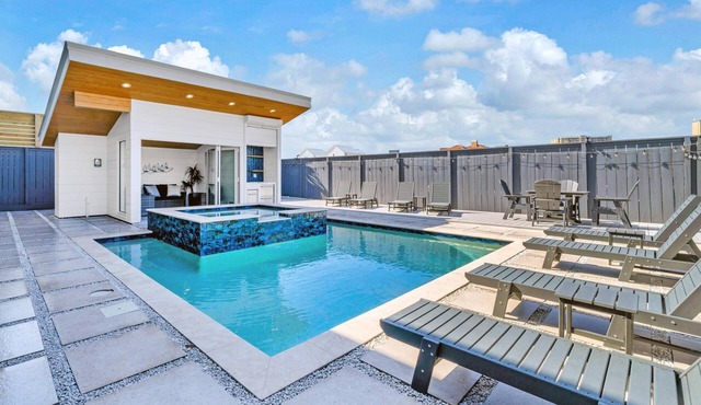 Agave La Vie with Private Beach, Elevator, and Pool
