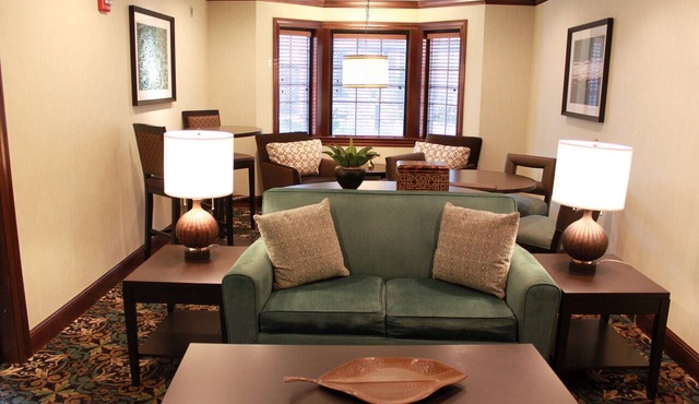 Air-Conditioned Studio | Free Breakfast, Pool Access + Business Center On-Site